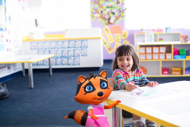 Pablo Pigasso and a child work together.
